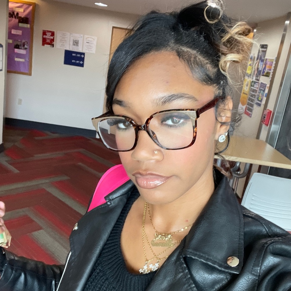 Meet your Posher, Mianca